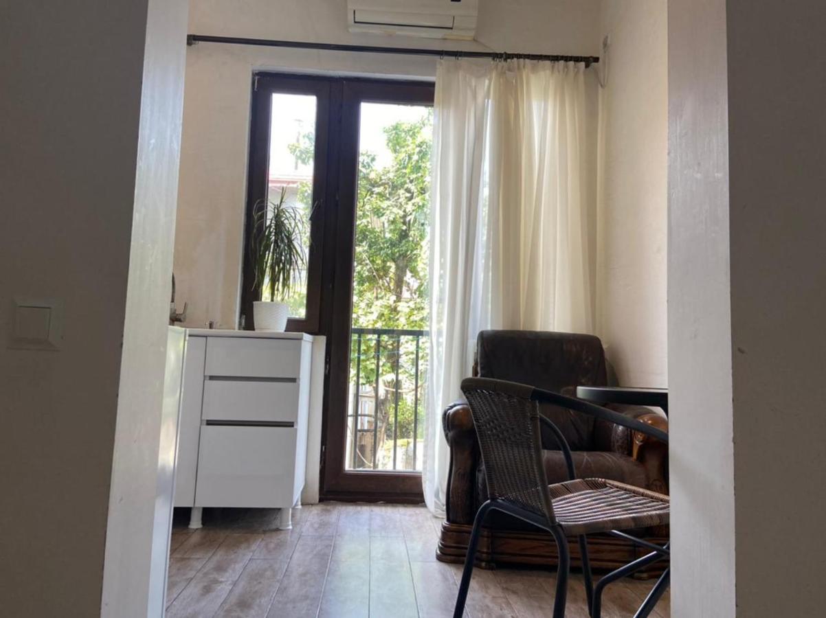 Gulnasi'S Guesthouse Батуми Экстерьер фото