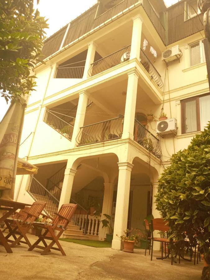 Gulnasi'S Guesthouse Батуми Экстерьер фото