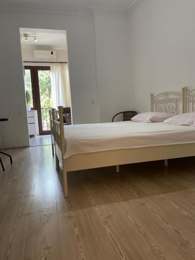 Gulnasi'S Guesthouse Батуми Экстерьер фото