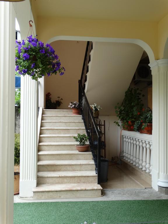 Gulnasi'S Guesthouse Батуми Экстерьер фото