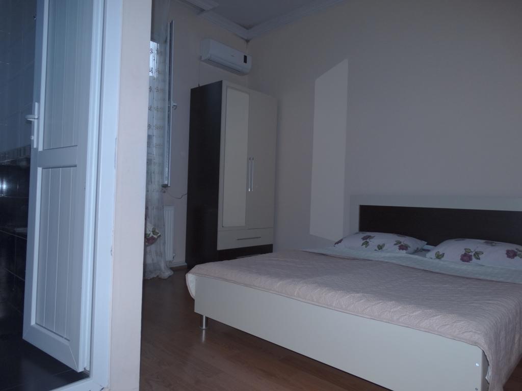 Gulnasi'S Guesthouse Батуми Экстерьер фото