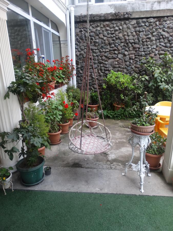 Gulnasi'S Guesthouse Батуми Экстерьер фото
