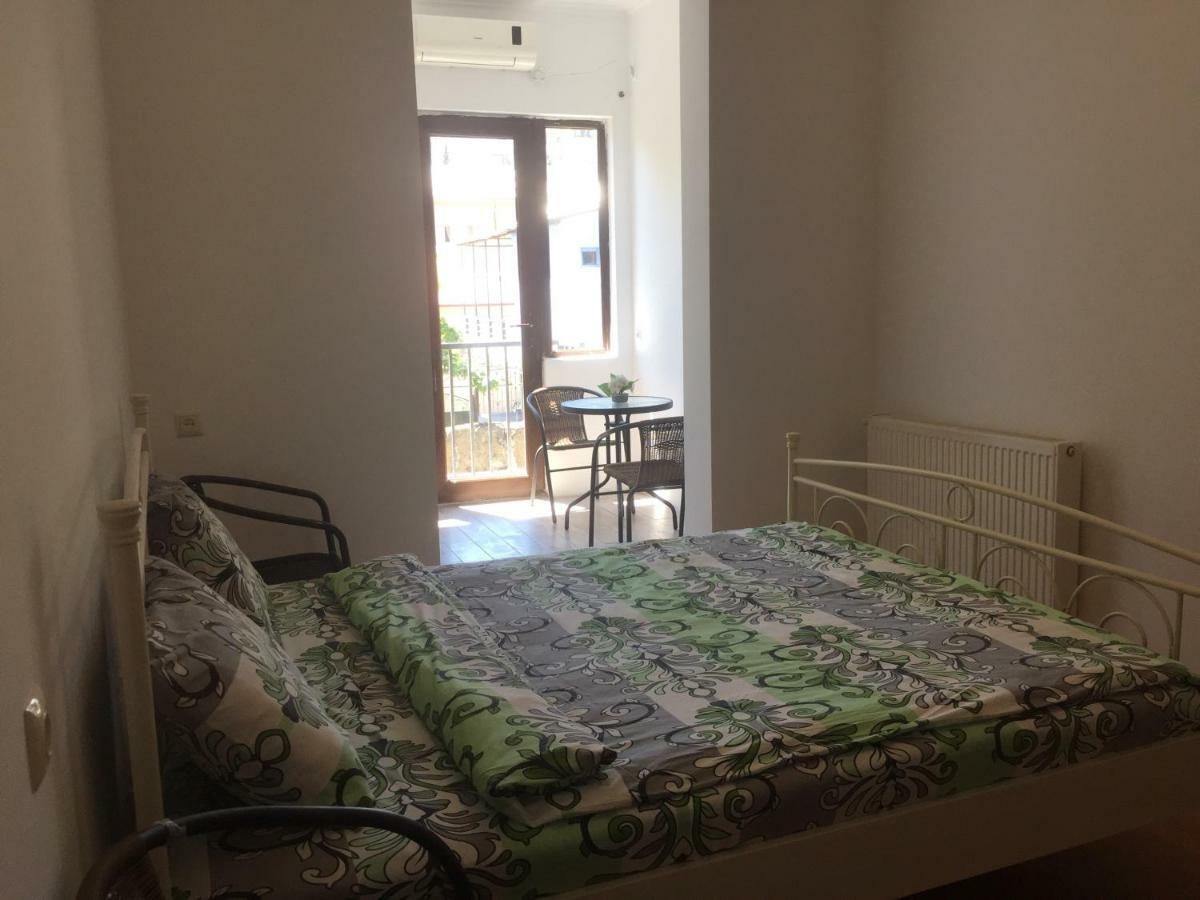 Gulnasi'S Guesthouse Батуми Экстерьер фото