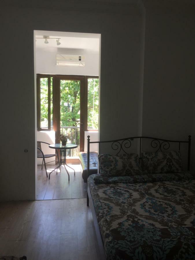 Gulnasi'S Guesthouse Батуми Экстерьер фото