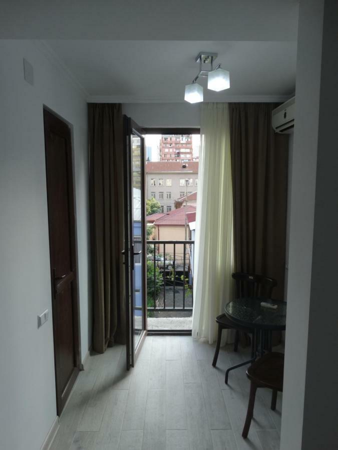 Gulnasi'S Guesthouse Батуми Экстерьер фото