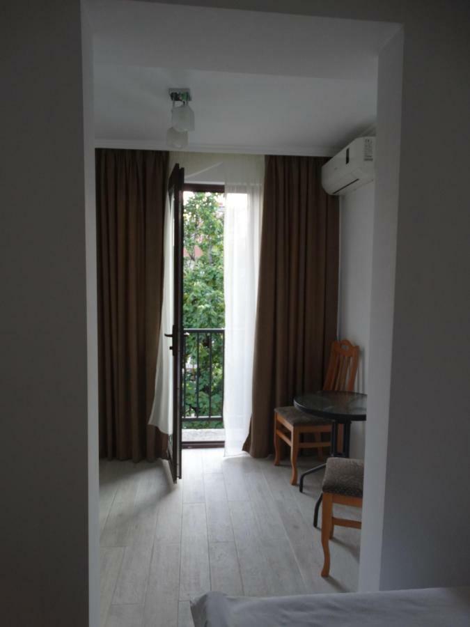 Gulnasi'S Guesthouse Батуми Экстерьер фото