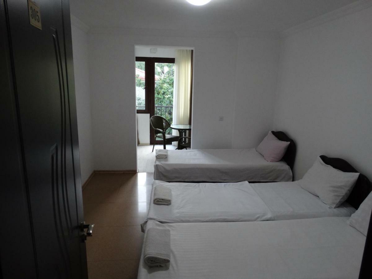 Gulnasi'S Guesthouse Батуми Экстерьер фото