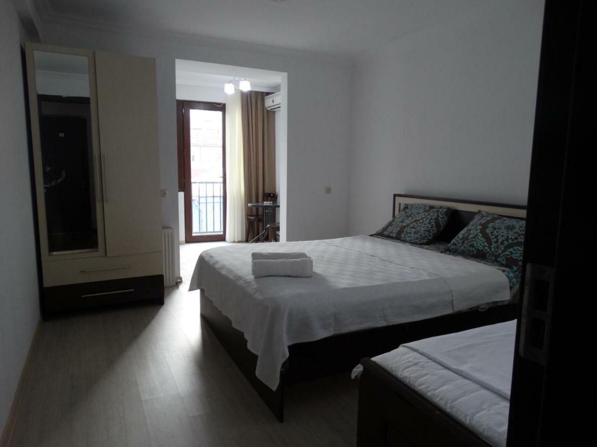 Gulnasi'S Guesthouse Батуми Экстерьер фото