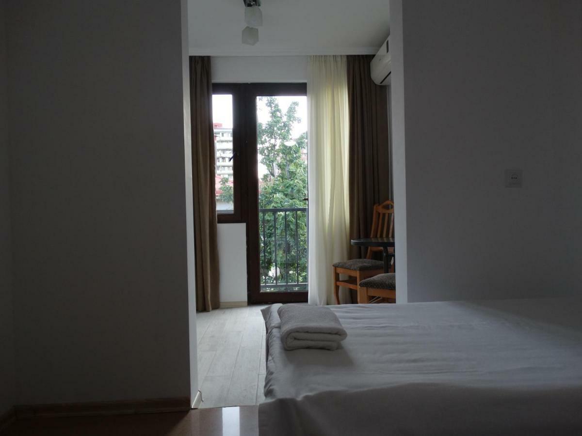Gulnasi'S Guesthouse Батуми Экстерьер фото