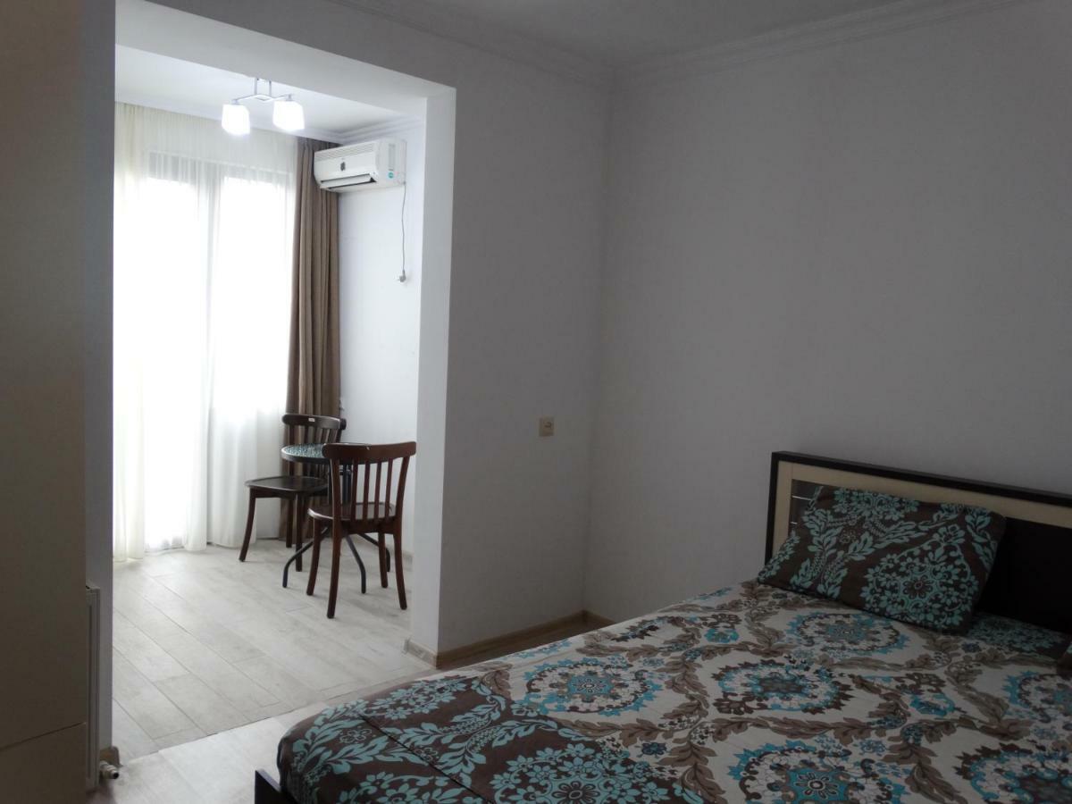 Gulnasi'S Guesthouse Батуми Экстерьер фото
